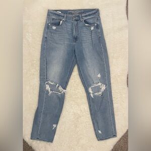 American Eagle Mom Jeans Distressed Light Wash Demin High Waist Women's Size 6